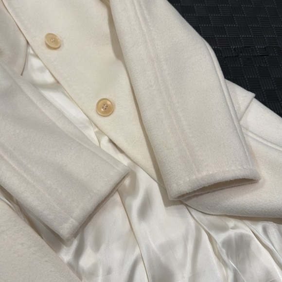 Max Mara Wool Coat - Timeless Elegance and Italian Craftsmanship ๐ - Picture 14 of 16